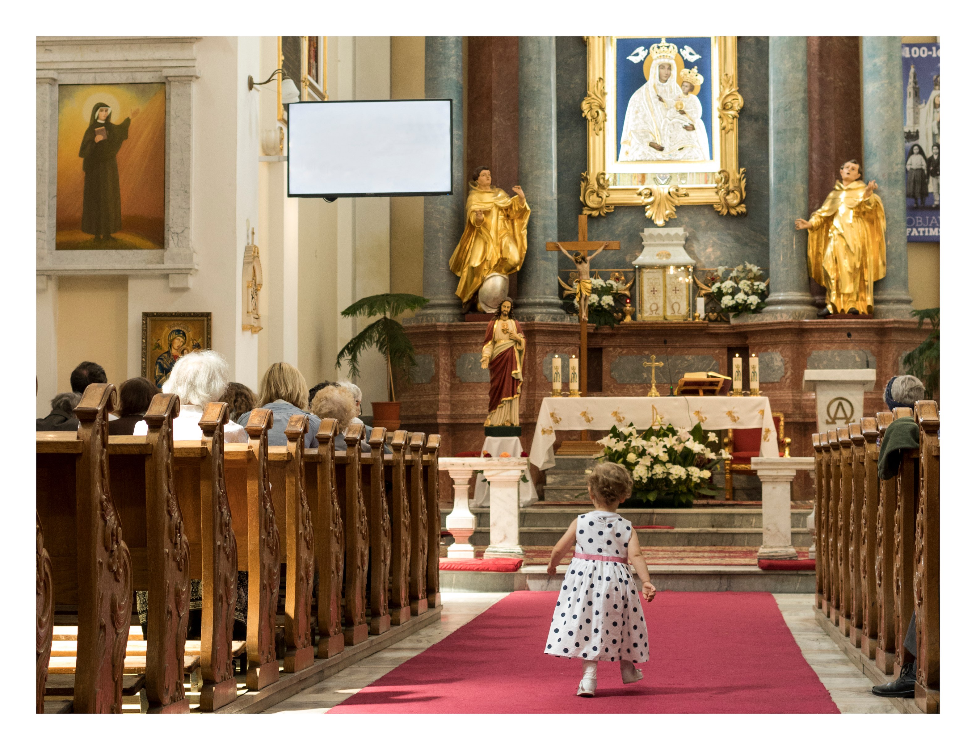 Dziecko w kościele